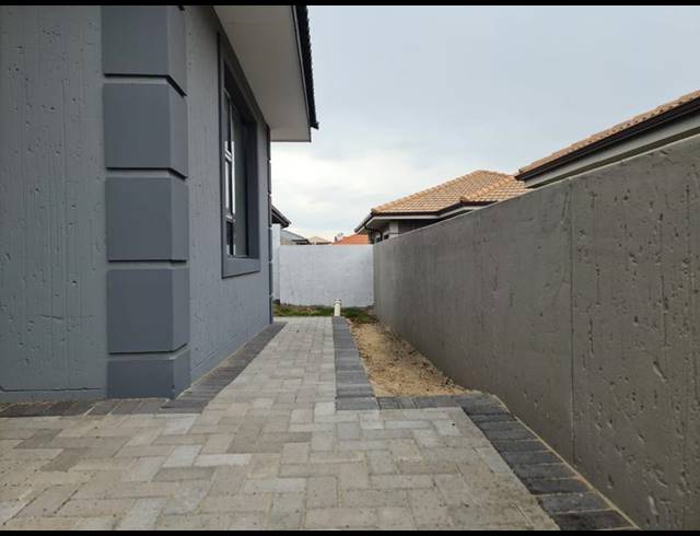 3 BEDROOM PROPERTY TO RENT IN DANA BAY